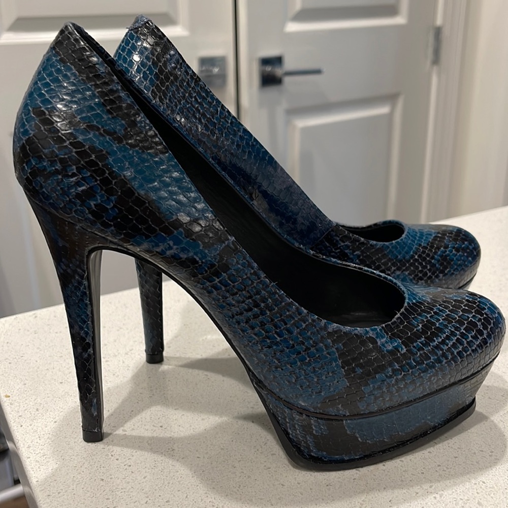 Pour la Victoire snakeskin platform heel shoes